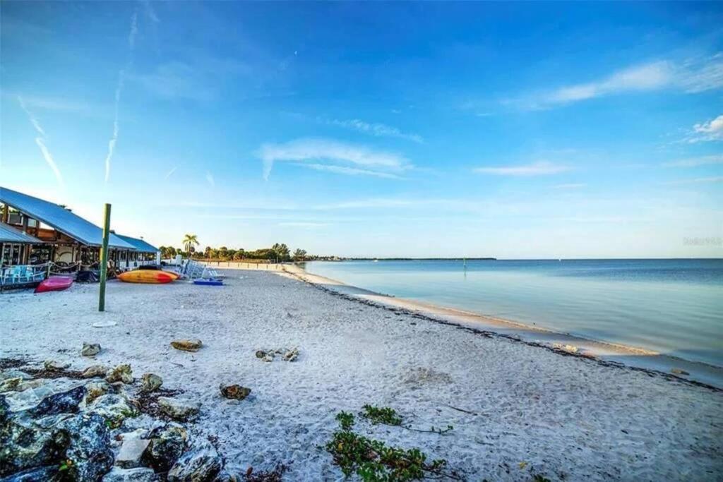 Bay View, Studio206, Beach Steps Away! Pool+Wifi Раскин Экстерьер фото